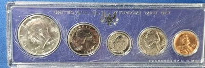 A 1967 Special Mint Set - 40% SILVER coin KENNEDY Half Dollar. No Box - Image 1 of 2