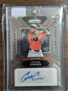 2024 Panini Prizm Colton Cowser Sensazionali Firme RC Auto #SS-CC - Foto 1 di 4