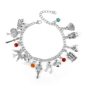 SNOW WHITE CHARM BRACELET NEW - Picture 1 of 3