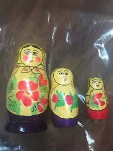 Russian Nesting Dolls. Marked Made in USSR. Set of 3 Wood 5 Inch - Picture 1 of 5