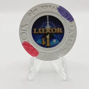 Luxor Hotel Casino Las Vegas Nevada 2010 $1 Casino Chip E9469 - Picture 1 of 3