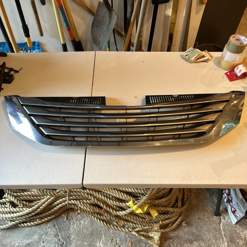 2011-2017 TOYOTA SIENNA FRONT UPPER RADIATOR GRILLE GRILL OEM  - Image 1 of 4