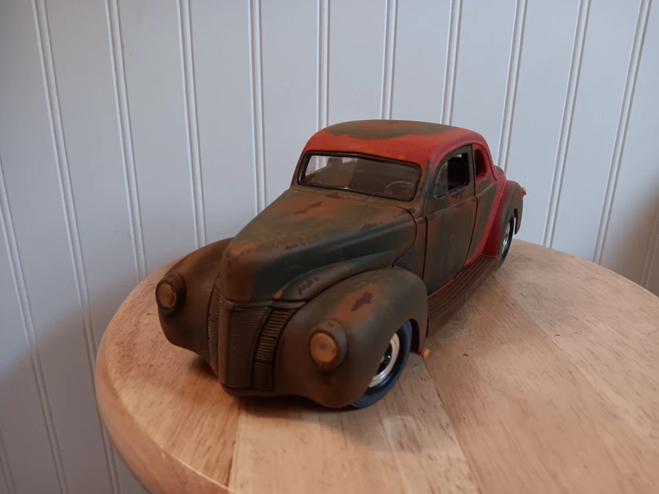 Ford Rat Hot Rod 1940 fundido a presión 1/18 desgastado oxidado depósito de chatarra granero encontrar  Foto 1 de 4