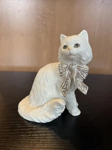Lenox Handcrafted Ivory China Sitting Pretty Cat Collection w/24kt Gold - Picture 1 of 6