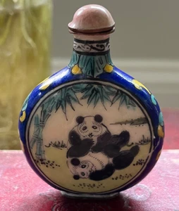 Vintage Chinesische mehrfarbige Pandabakflasche aus Metall bemalt Emaille & Bambus - Bild 1 von 14
