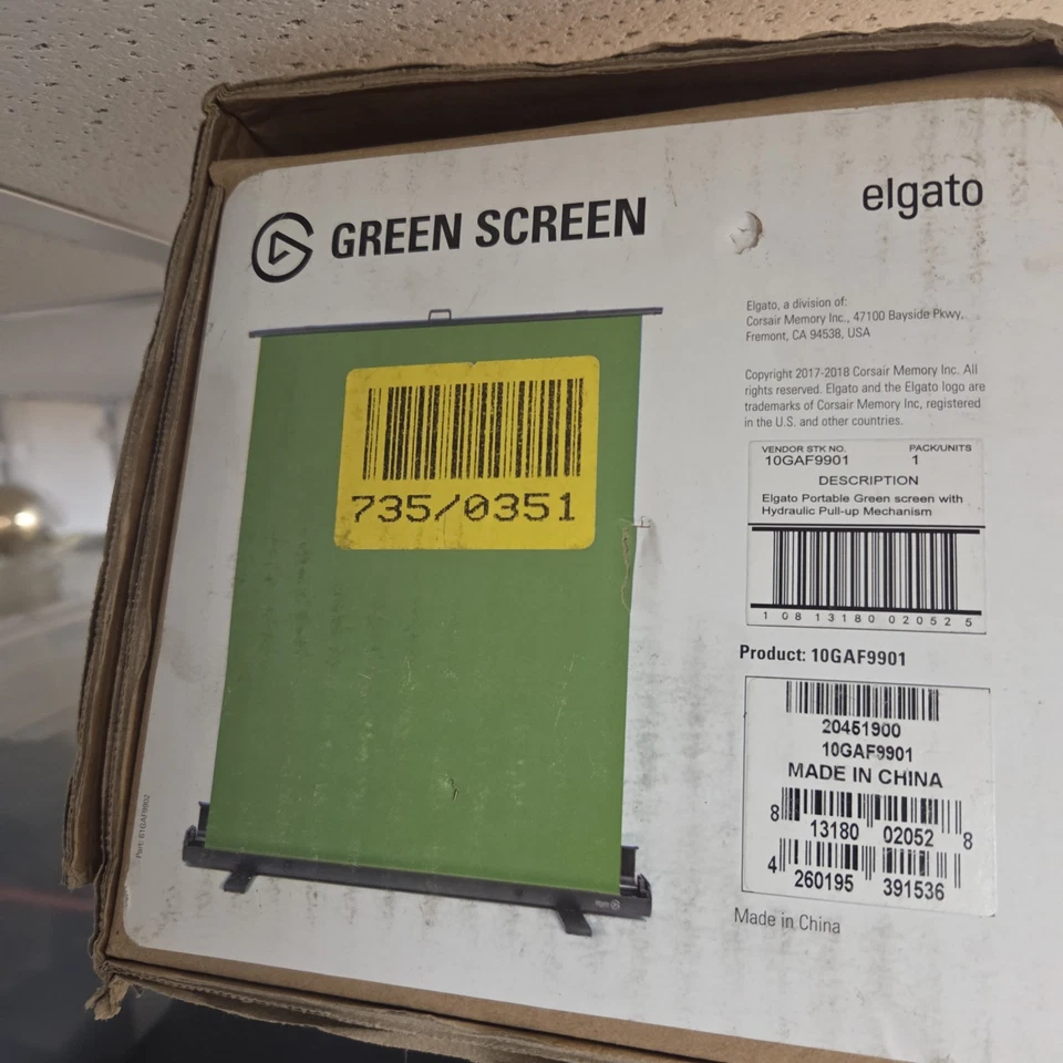 Elgato  Green Screen, Portable, Collapsible Hydraulic 148cm x 180cm Model 10GAF9 - Image 1 of 4