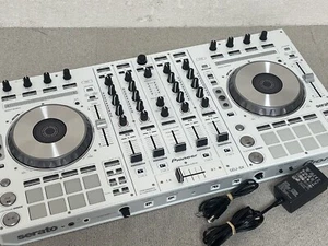 Pioneer DDJ-SX-W weiß 4-Kanal Serato DJ Controller Performance Pads getestet - Bild 1 von 24