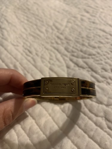 Bracciale con cerniera targa firma Michael Kors finta conchiglia tartaruga