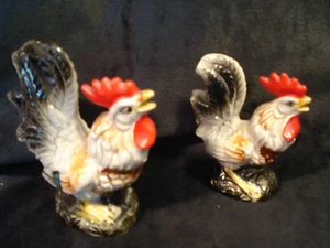 Vintage... Ceramic....Colorful.....Lg. Roosters...Salt & Pepper Shakers...Japan - Picture 1 of 3