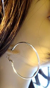 1.25 INCH HOOP EARRINGS SILVER TONE SIMPLE thin HOOP EARRINGS - Picture 1 of 2