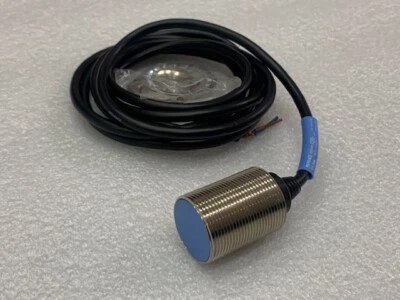 Keyence EV-30M Proximity Sensor Dia M30 Threaded Body 24-240VAC New No Tag - Image 1 of 4