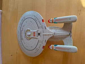 Star Trek USS Enterprise NCC-1701-D Playmates Toys mit Licht und Sound 90er - Bild 1 von 4