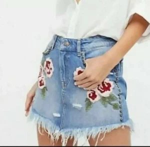 Free People Denim Mini Skirt Embroidered Wild Rose Ember Studded Sz 24 - Picture 1 of 9