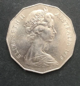 Moneda de 50 céntimos 1975 circulada con poco desgaste y brillo original todavía presente - Imagen 1 de 3