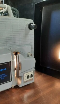 Proyector de películas Argus Holiday 838 Super 8 en estuche metálico desmontable años 60/70 funciona Foto 1 de 4