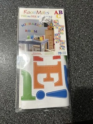 Calcomanías de pared RoomMates Express Yourself primarias pelar y pegar Foto 1 de 2