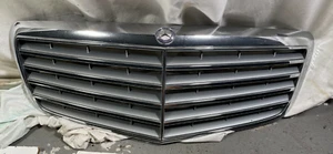 07-09 MERCEDES W211 E-CLASS FRONT BUMPER GRILLE OEM E300 E350 E550 - Picture 1 of 8
