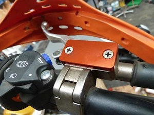 KTM 690 DUKE RALLY MAGURA CLUTCH FLUID MASTER CYLINDER RESERVOIR LIDS CAP B14E - Bild 1 von 9