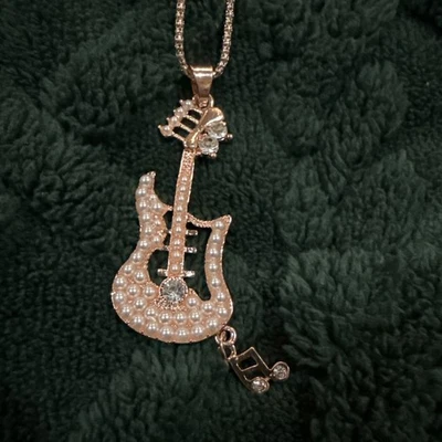 BETSEY JOHNSON bling statement chain Guitar crystal pearl necklace rose gold NEW - Image 1 of 4