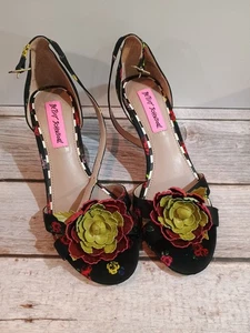 NWOT Betsey Johnson Black Size 6 Floral Heels Strap Sandal Dainty Fun Feminine - Picture 1 of 7