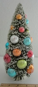 9.5" Bottle Brush Christmas Tree w/ Plastic Ball Ornaments - Bild 1 von 2