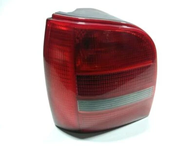 FEU ARRIERE GAUCHE 8D9945095D AUDI A4 - 1 AVANT phase 2 (02/1999 09/2001) - Photo 1/2