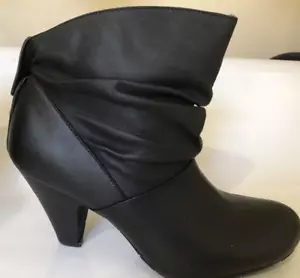 BCBG Paris Black Leather Womens Ankle Boots 3.5” Heel pull- on SZ 6 B/36(EUR) - Picture 1 of 11