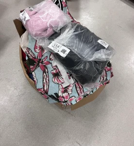 100 Stück Damen & Herren Kleidung – Mix –Gebraucht – Marken –Wie Neu- Restposten - Bild 1 von 7