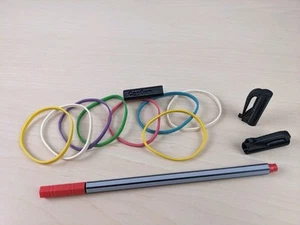 3 CapGuns mit 8 Gummibänder, Deckel zum verschießen von Gummibänder - Bild 1 von 7
