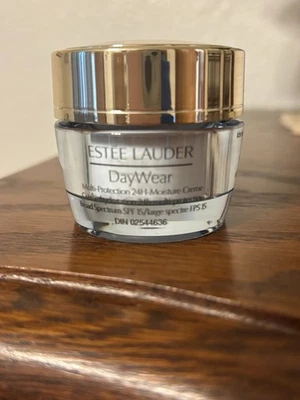 Crema hidratante Estee Lauder DayWear 24H FPS 15 CADUCIDAD 8/2027,5 oz./ 15 ml nueva sin caja Foto 1 de 2