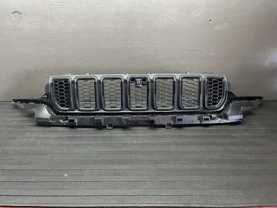 2022-2024 Jeep Grand Cherokee Grille - Image 1 of 4