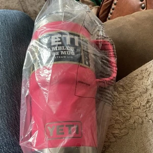 Taza YETI PINK Rambler 25 oz con tapa de paja NUEVA, como está. Auténtico - Imagen 1 de 6