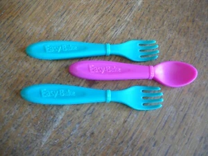Easy Bake Oven vintage replacement 2 forks and spoon Plastic Accessories VG - Picture 1 of 3