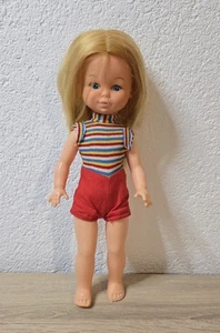 Bambola gioco bambola vinile playmates doll 27 cm da collezione vintage abbigliamento originale - Foto 1 di 10
