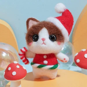 Christmas Cat Needle Felting Kit. Wizardi DIY Wool Craft Kit F07N8-W16 - Picture 1 of 2