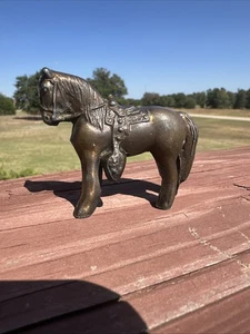 "Mini figura de estatua de caballo de cobre de metal macizo pequeño de colección de los años 50 2,5"" x 2,5""" - Imagen 1 de 8