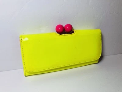 Cartera de Colección Amarillo Brillante Imitación Charol ROSA INTENSO Bloqueo de Beso Groovy Chic Foto 1 de 4