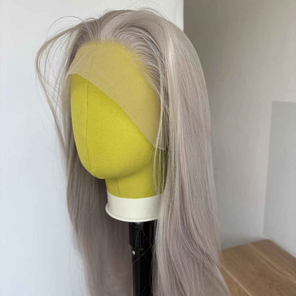 Peluca frontal de encaje sintético largo recto natural gris plata pre arrancada Foto 1 de 4