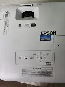 Epson PowerLite 2250U 3LCD WUXGA Projector 5000 Lumens 592 Lamp Hours w mount - Photo 1/4