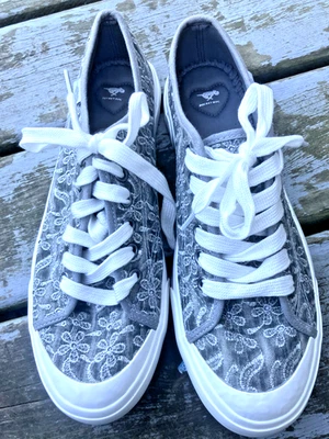 Tênis Rocket Dog cinza e branco floral unissex feminino 12 - Imagem 1 de 4