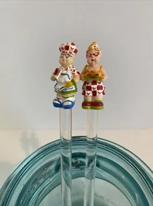 2 Plastic Cocktail Stirrers Swizzle Sticks Grandpa & Grandma Baker Chefs - Picture 1 of 5