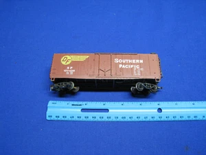 HO Scale Roco Southern Pacific Reefer - Freight Train - Picture 1 of 4