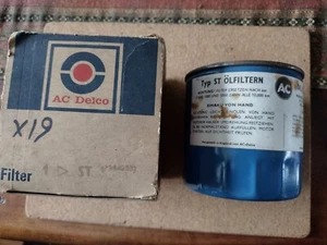 NEW OLD STOCK OIL FILTER - FITS: PORSCHE 914 SPORTS / TARGA (1969-75) - Picture 1 of 6