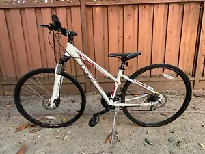 GT Transeo 4.0 Women's Trekking Bike - Picture 1 of 7