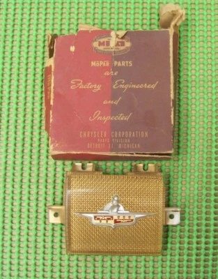 Nuevo de Lote Antiguo MoPar 1946 1947 1948 DeSoto Six Custom Deluxe ADORNO BOTÓN CUERNO 1115781 Foto 1 de 4