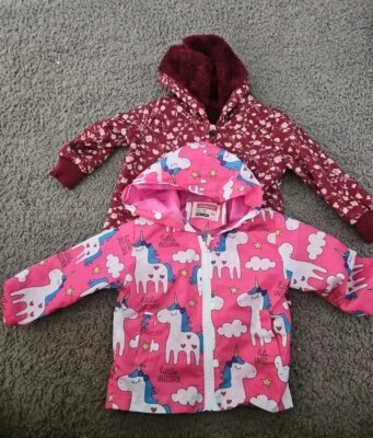 Chaquetas rosas para niñas pequeñas talla 2T (90-100) lote de 2 con capucha y bolsillos usadas Foto 1 de 4