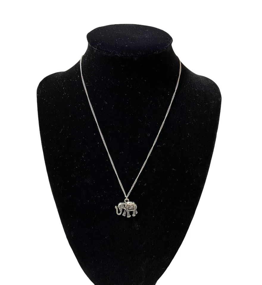 Collar de eslabones de cadena de moda disfraz tono plata con colgante de elefante  Foto 1 de 4