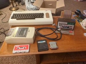 Commodore Vic 20 Computer mit Netzteil, 3 VIC-1111, Kassette  - Bild 1 von 7
