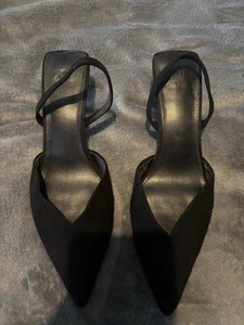 H&M Kitten Heel Black Faux Suede Shoes Size 4 - Picture 1 of 7