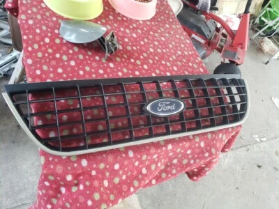 Ford Explorer 2002 2003 2004 2005 parrilla delantera 1L24-8200-ACW Foto 1 de 4